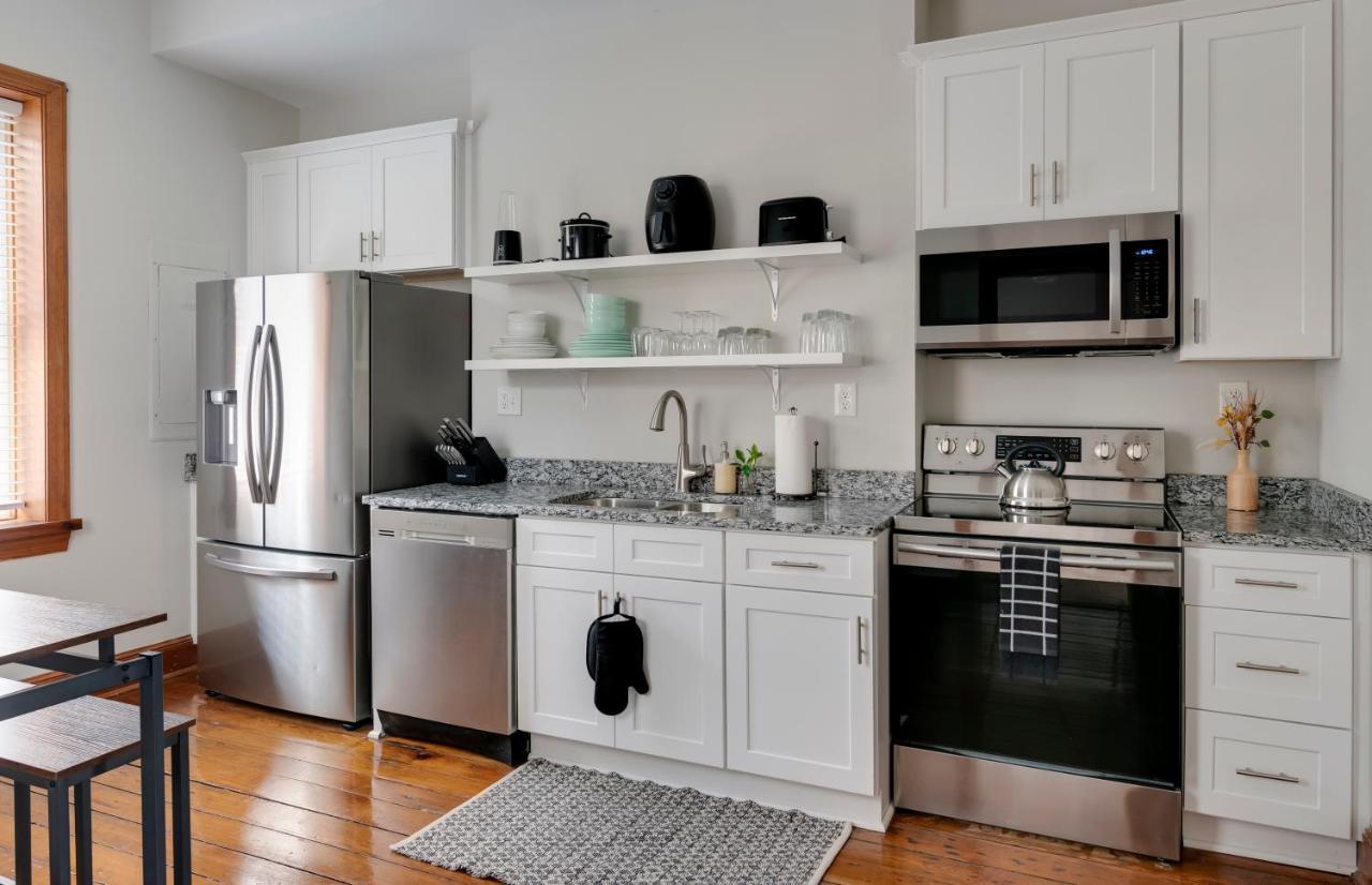 Cozy Historic Family Home In The Heart Of リッチモンド エクステリア 写真