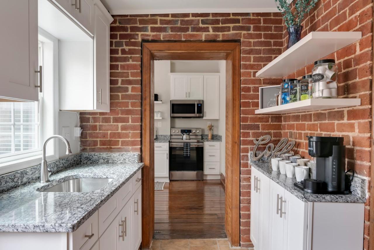 Cozy Historic Family Home In The Heart Of リッチモンド エクステリア 写真