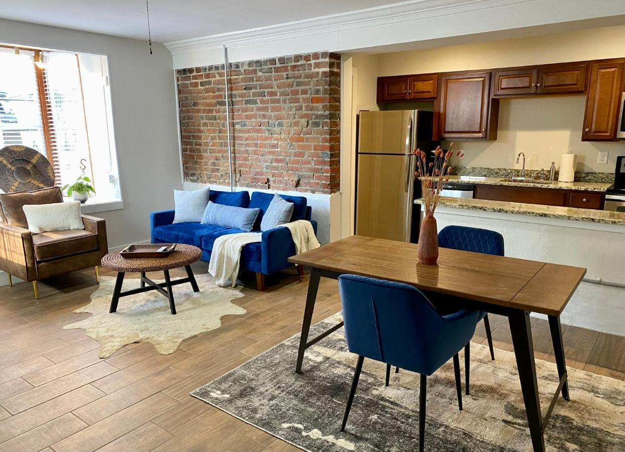 Cozy Historic Family Home In The Heart Of リッチモンド エクステリア 写真
